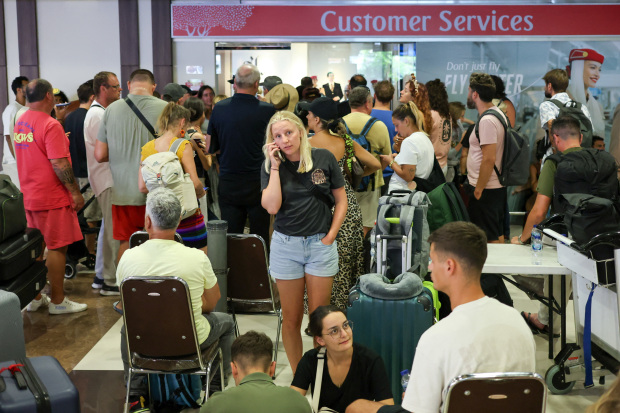 Thousands of flights cancelled as war upends global air travel
